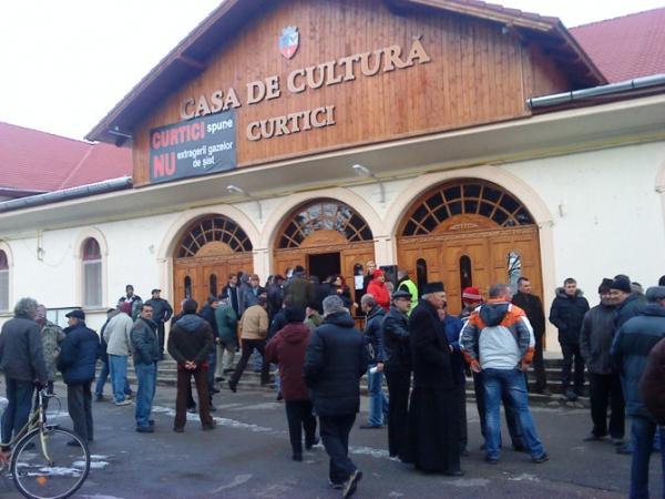 Reportaj Amplă Miscare Anti Fracking La Curtici Nu Vrem Să Crestem Cămile In Loc De Părădăici News Ar Stiri Arad Citeste Azi Ce Scriu Ziarele De Maine