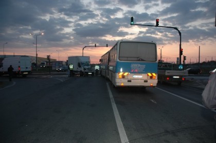 Falcă acuzat că ar continua să împiedice fluidizarea traficului pe DN 7 la accesul în Zona Industrială Arad Vest