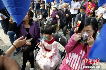 POLUARE alarmantă în China: Oamenii stau la coadă, pentru aer proaspăt de munte, stocat în saci