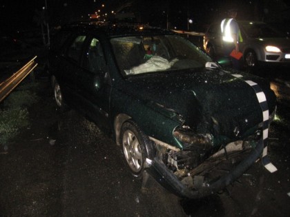 CINCI VICTIME în două accidente rutiere, duminică seara! Maşină răsturnată între Mocrea şi Ineu
