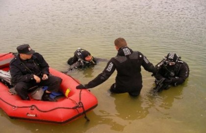 Un bărbat a fost găsit mort în apele Crișului Alb