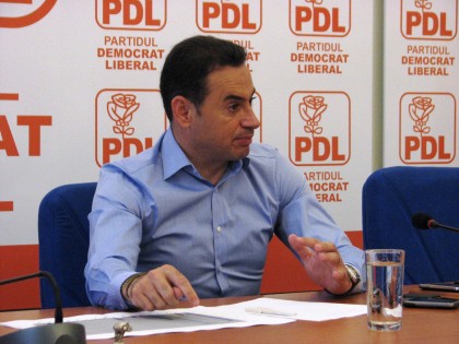 Gheorghe Falcă: „Domnul Mladin, domnul Măduţa şi prietenii din PSD vămuiesc învăţământul arădean”