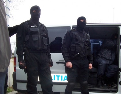 Percheziții în mai multe localități din județul Arad într-un caz de contrabandă