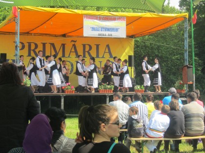 Muzică populară autentică și lecție de românism la „Ziua satului” – UTVINIȘ, ediția a VI-a (GALERIE FOTO)