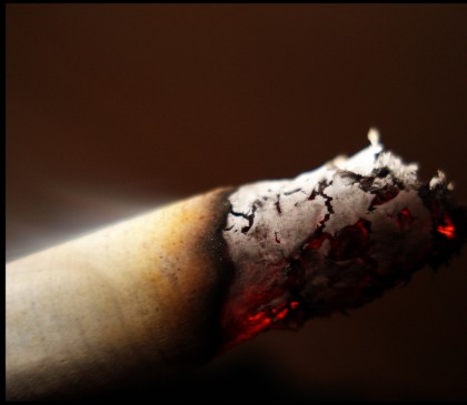 UN ROMÂN DIN TREI fumează, iar aproape JUMĂTATE dintre fumători, MAI MULT de un pachet pe zi! Cum te poți lăsa de acest viciu