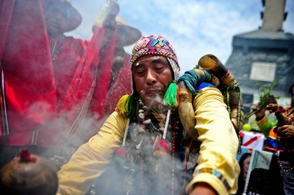 ULUITOR ce au PREZIS şamanii din Peru!