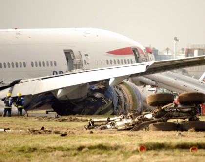 BLESTEM ÎN AER: Zeci de oameni AU MURIT după ce avionul în care se aflau S-A PRĂBUȘIT în Taiwan!