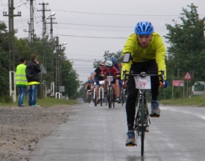 GALERIE FOTO/ Bicicliştii au sfidat ploaia în cursa care a dat startul celei de a şasea ediţii a „Festivalului Părădăicilor” de la Macea