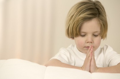 Ce riscă să pățească copilul tău dacă îl expui de mic la RELIGIE? Cercetătorii au făcut o DESCOPERIRE ÎNGRIJORĂTOARE!