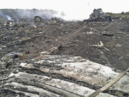 ACT TERORIST în Ucraina: Un Boeing 777 cu 295 de oameni la bord, DOBORÂT de separatişti. Toți pasagerii AU MURIT!