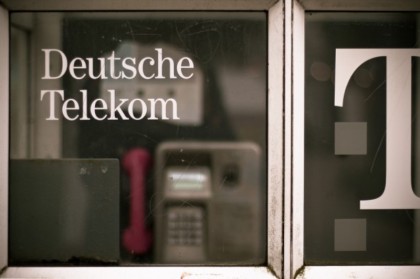 Nemții de la Telekom scot la vânzare tot ce amintește de Cosmote și Romtelecom