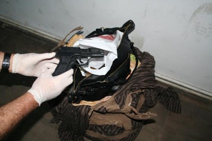 Pistol cu gaz, găsit într-o geantă de damă la Vama Nădlac