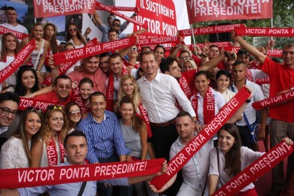 Tinerii social-democraţi din Arad s-au întâlnit cu Victor Ponta
