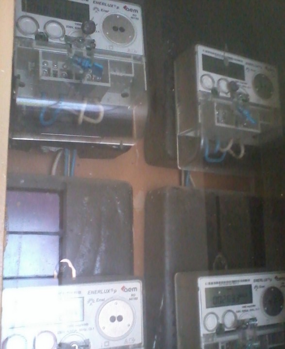 Mii de consumatori de energie electrică din județul Arad au rămas fără furnizor. Ce pot face aceștia item-thumbnail
