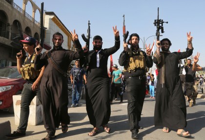 Statul Islamic, o mare MINCIUNĂ? Cine se află în spatele grupării şi ce are de câştigat?