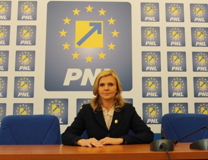 Claudia Boghicevici: „Victor Ponta manipulează pensionarii şi după ce campania electorală s-a încheiat”