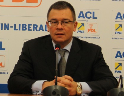 Mihai Răzvan Ungureanu: „Partidele nu trebuie să fie găşti, familii de infractori”