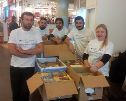 Sute de cărţi donate pentru copiii nevoiaşi din Arad