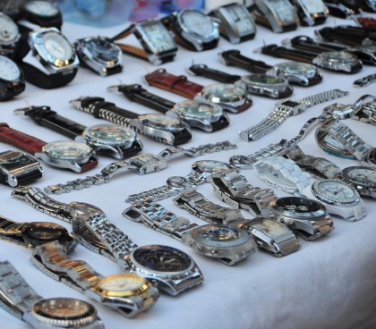 Ceasuri de contrabandă, în valoare de 120.000 de lei, confiscate la Vladimirescu