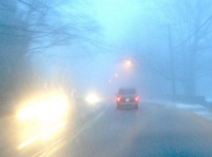 INFOTRAFIC/ Şoferi, atenţie la drum! Se circulă în condiţii de ceaţă