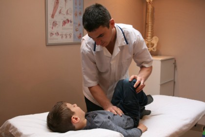„Terapie pentru Îngeri” – un proiect prin care copiii cu dizabilităţi vor beneficia de servicii de kinetoterapie şi masaj terapeutic