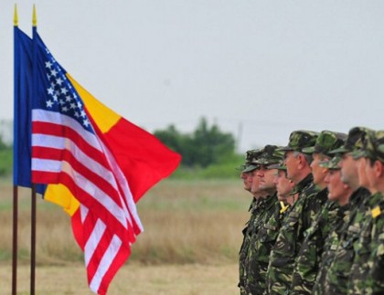 Militari americani prezenţi la exerciţiul internaţional „DRAGOON CROSSING ROMÂNIA 2015“