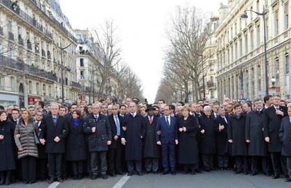 FOTO/ Marș istoric la Paris: Un ziar ultra-ortodox A SCOS FEMEILE din poza cu marii lideri ai lumii