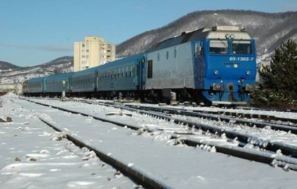 Circulația feroviară se desfășoară în CONDIȚII DE IARNĂ: Trenurile prezintă ÎNTÂRZIERI cuprinse între 30 și 60 de minute
