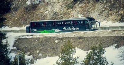 CE GAFĂ! Un autocar cu turiști A GREȘIT DRUMUL, făcând un ocol de 1.200 de kilometri