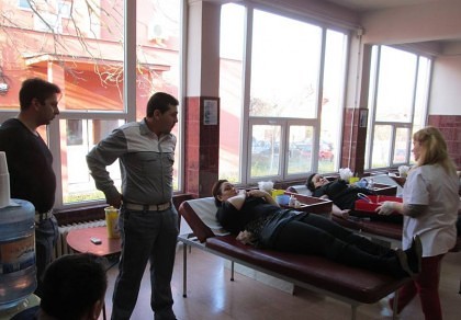 Zeci de poliţişti locali au donat sânge în cadrul unei campanii iniţiate de Patriarhia Română (FOTO)