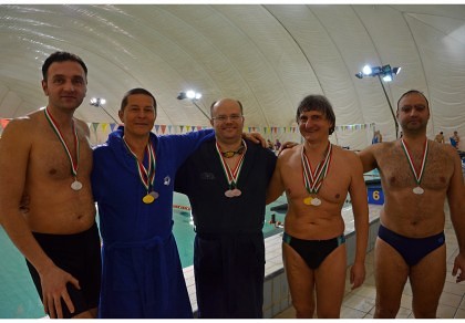 Medalii pentru înotătorii Clubului „Masters” Arad, la Concursul Internațional de înot de la Bekescsaba (GALERIE FOTO)