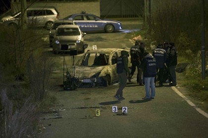 INCREDIBIL până unde s-a ajuns! Incident fără precedent la adresa IMIGRANȚILOR ROMÂNI: Cinci mașini, INCENDIATE la Roma