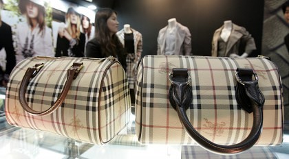 Louis Vuitton A PIERDUT în justiţie DREPTUL DE MARCĂ asupra a două modele cu pătrăţele