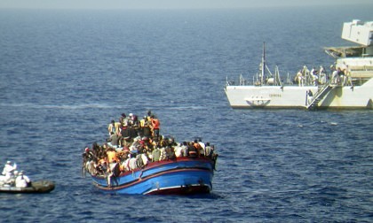 Tragedie pe mare: Ambarcaţiune cu peste 500 de imigranţi la bord RĂSTURNATĂ. Se caută supravieţuitori