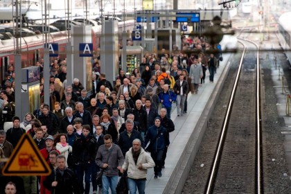 Grevă SPONTANĂ: Sute de trenuri OPRITE în toată țara