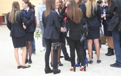 UPDATE/ EDUCAȚIA SEXUALĂ ar putea deveni MATERIE OBLIGATORIE în școlile din România. Cine o va preda!