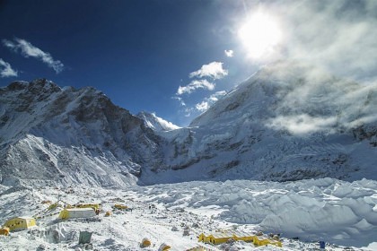 Patru alpiniști găsiți morți într-un cort în timp ce se aflau pe Everest