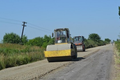 Lucrările de reabilitare a drumului Arad-Felnac încep să prindă contur