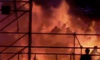 Incendiu DEVASTATOR la o FABRICĂ de CHERESTEA