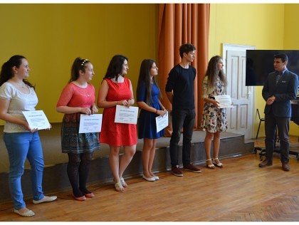 Premieră la Arad: Prima serie de elevi absolvenți ai Atelierului de Public-Speaking