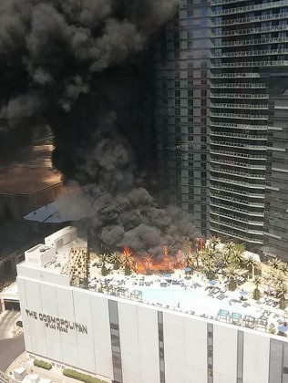 VIDEO/ Imagini ȘOCANTE! Incendiu de amploare la un hotel. Două persoane au AJUNS LA SPITAL!