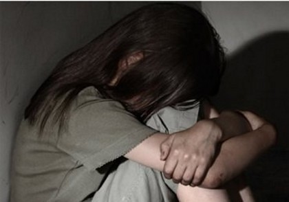 ULTIMĂ ORĂ: Tânăra VIOLATĂ de şapte brute din Vaslui A DISPĂRUT DE ACASĂ!