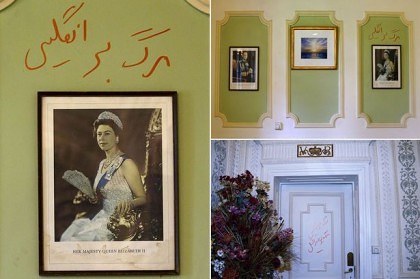 Mesajul care STĂ DEASUPRA portretului reginei Elisabeta a II-a, de la ambasada Marii Britanii la Teheran
