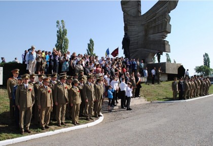 Manifestări comemorative la monumentul eroilor de la Păuliş