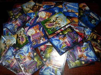 Fundaţia Ringier România a donat sute de DVD-uri cu filme de animaţie pentru copiii ocrotiţi de DGASPC Arad