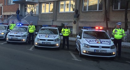 Şapte autospeciale noi au intrat în dotarea poliţiei rutiere