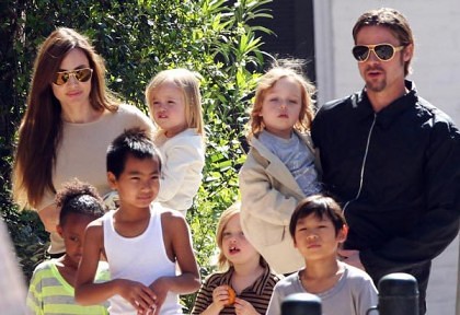 Cuplul Jolie-Pitt va mai adopta un copil! Ce naţionalitate are băieţelul