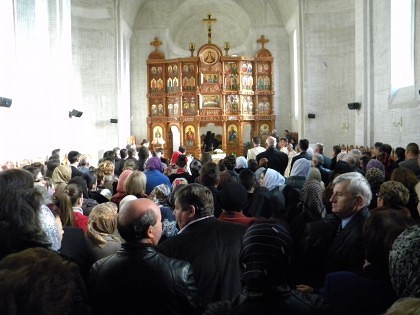Biserica Ortodoxă Sântana II a fost sfinţită de Mitropolitul Banatului şi Arhiepiscopul Aradului (GALERIE FOTO)