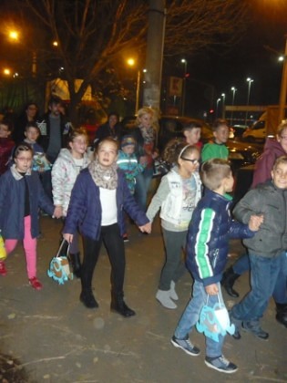 Elevii Școlii Gimnaziale ,,Aurel Vlaicu” din Arad au participat la Parada Lampioanelor