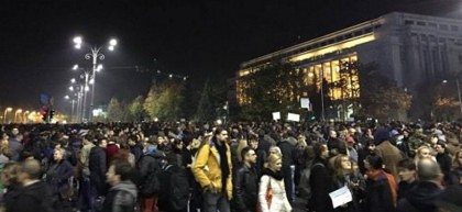 BREAKING NEWS/ PROTEST ANTI-SISTEM: „Politicieni, toţi sunteţi vinovaţi de masacrarea României” (VIDEO)